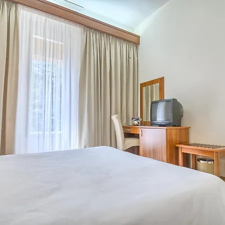 Neptun מלון בריוני