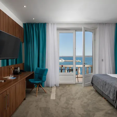 Neptun Hotel 3*