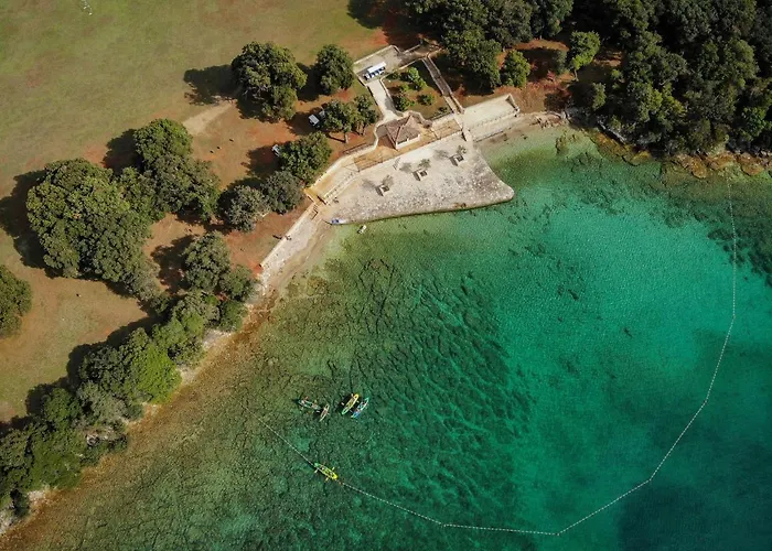 Neptun מלון בריוני