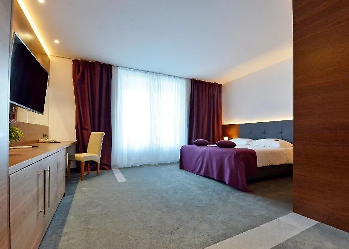 Neptun מלון בריוני