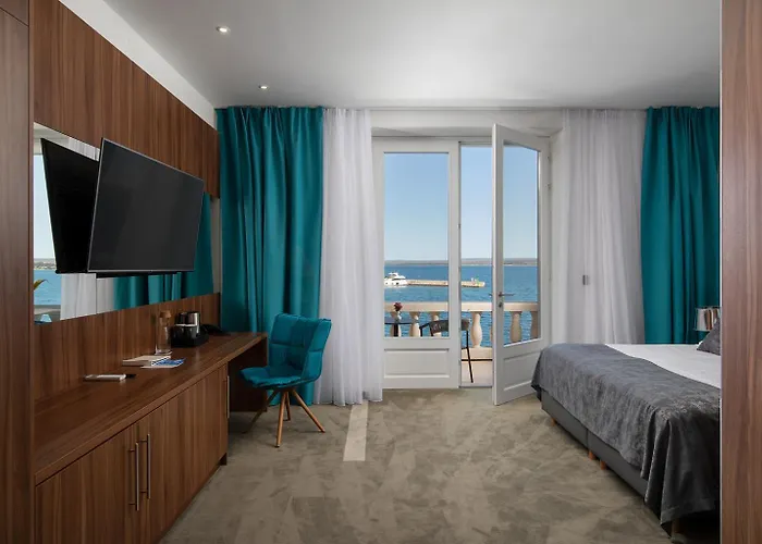 Neptun Hotel 3*